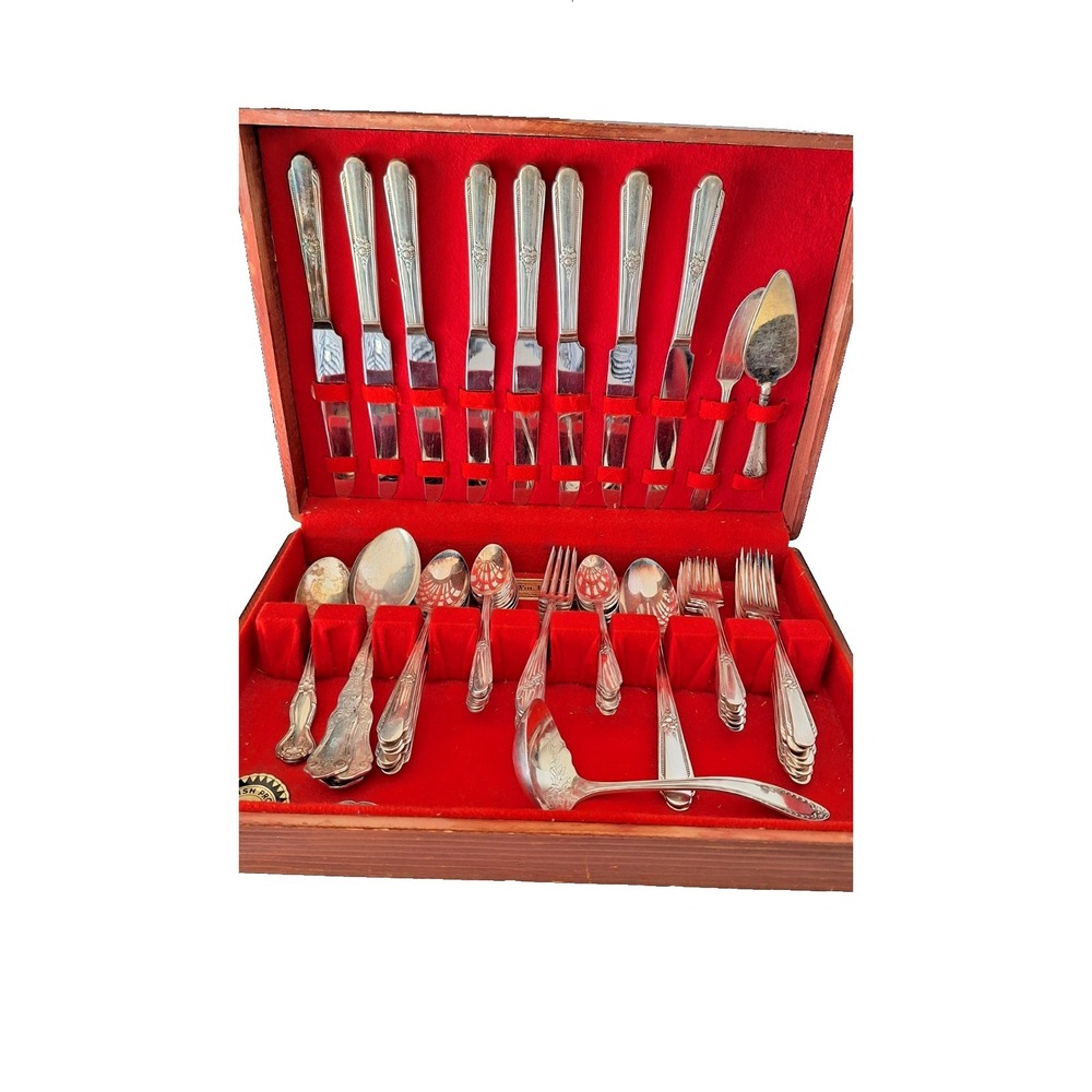 Vintage WM Rogers International Silver Co Flatware 57 Piece w/case silver plated
